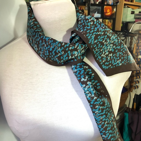 “Me” scarf, blue lily pads on brown background, double layer - Picture 5 of 7